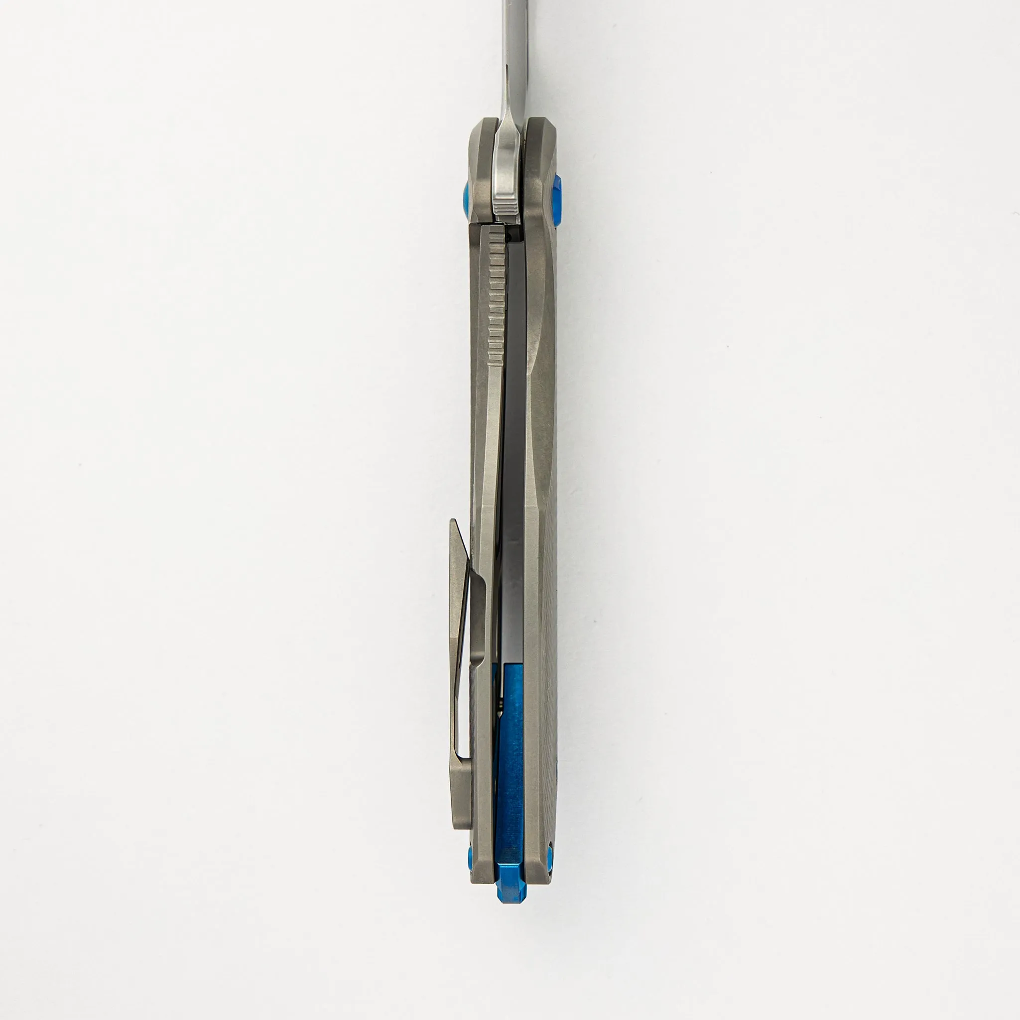 Arius - Corda Titanium Handle - Blue Hardware - Burnished W/ Polished Flats M390 Blade
