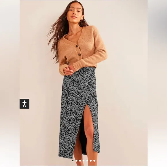 Boden Slide Slit Jersey Midi Skirt in Navy. Size 6P.