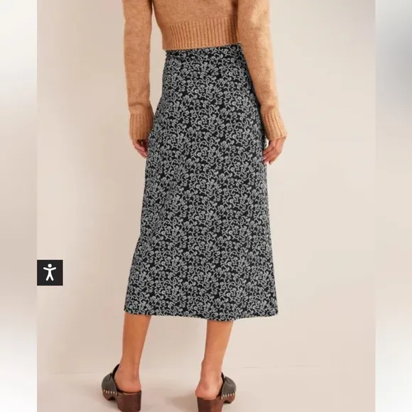 Boden Slide Slit Jersey Midi Skirt in Navy. Size 6P.