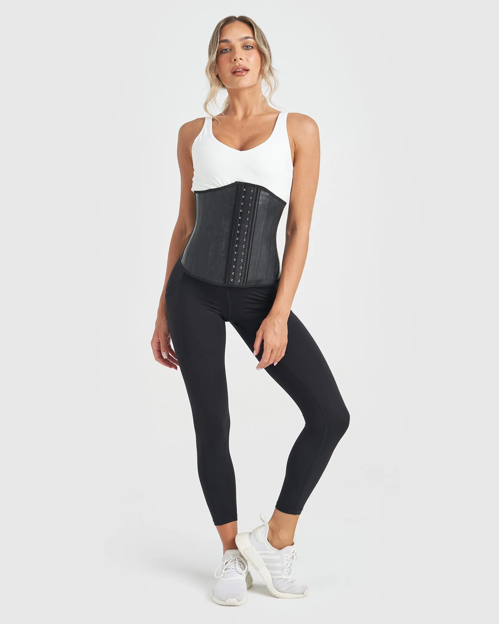 Core Trainer Supreme Underboob - Black