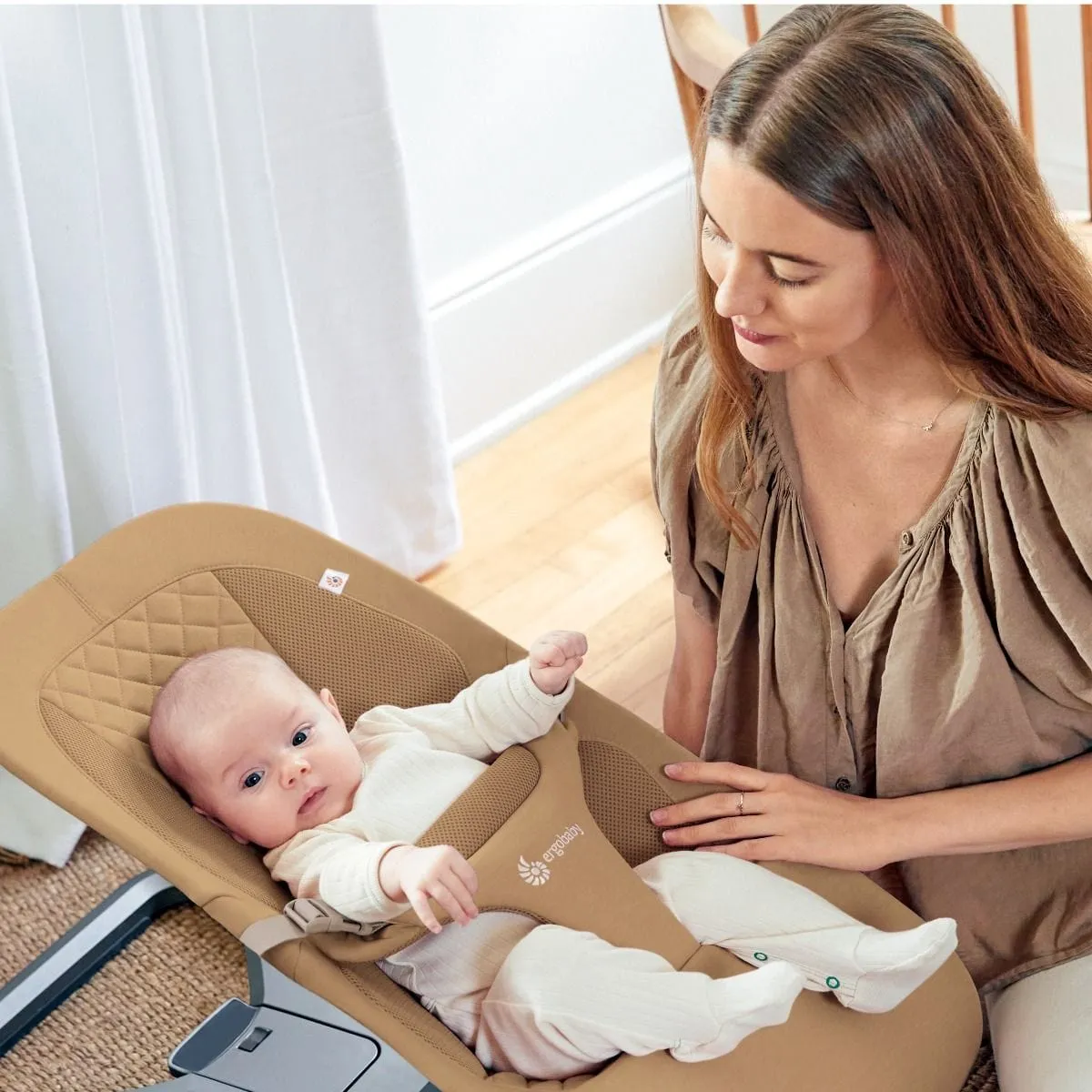 ErgoBaby Evolve Bouncer in Camel