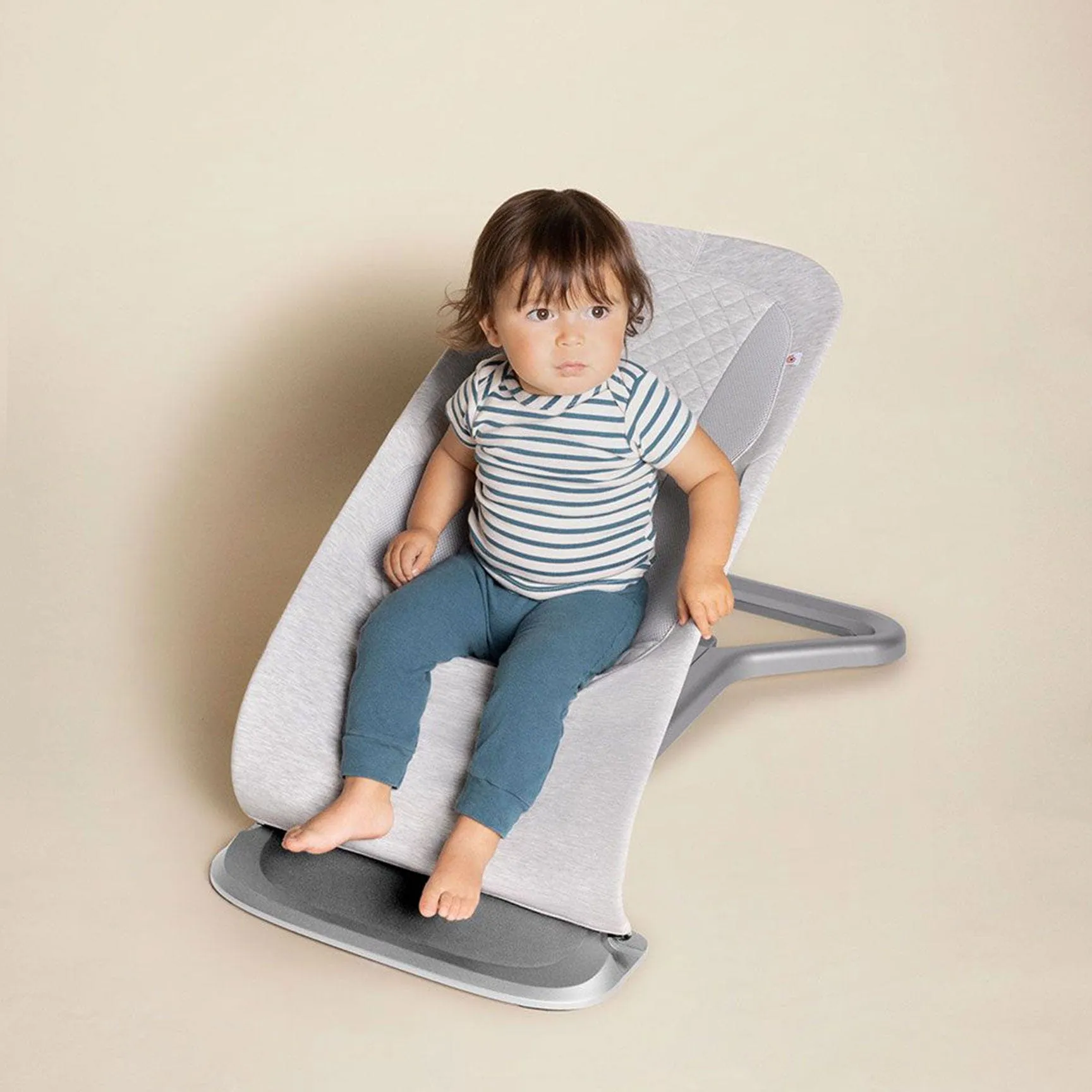 ErgoBaby Evolve Bouncer in Light Grey