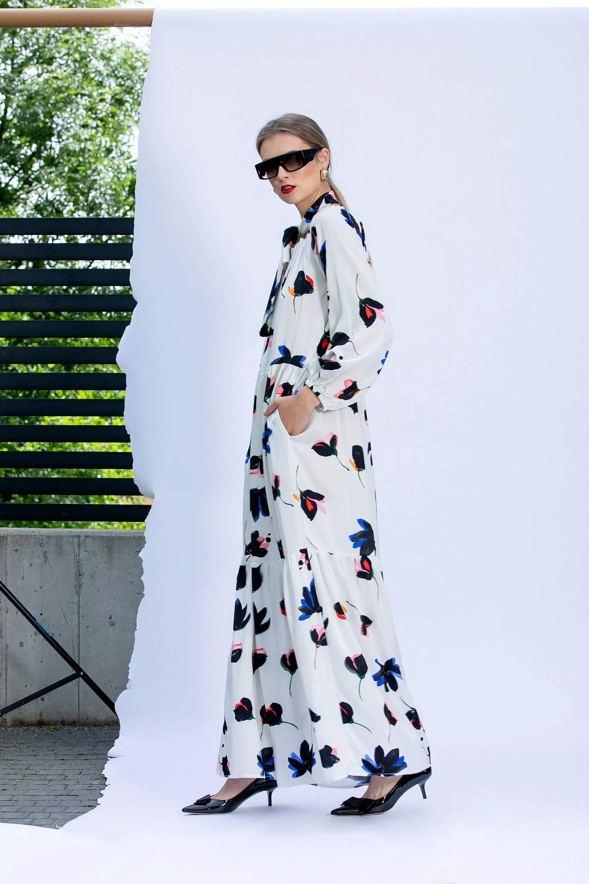 Maxi Dress with Long Sleeves and Flower Pattern, Draped Dress with Neck Ribbon, Floral Dress, Plus Size Clothing, Loose Dress with Pockets