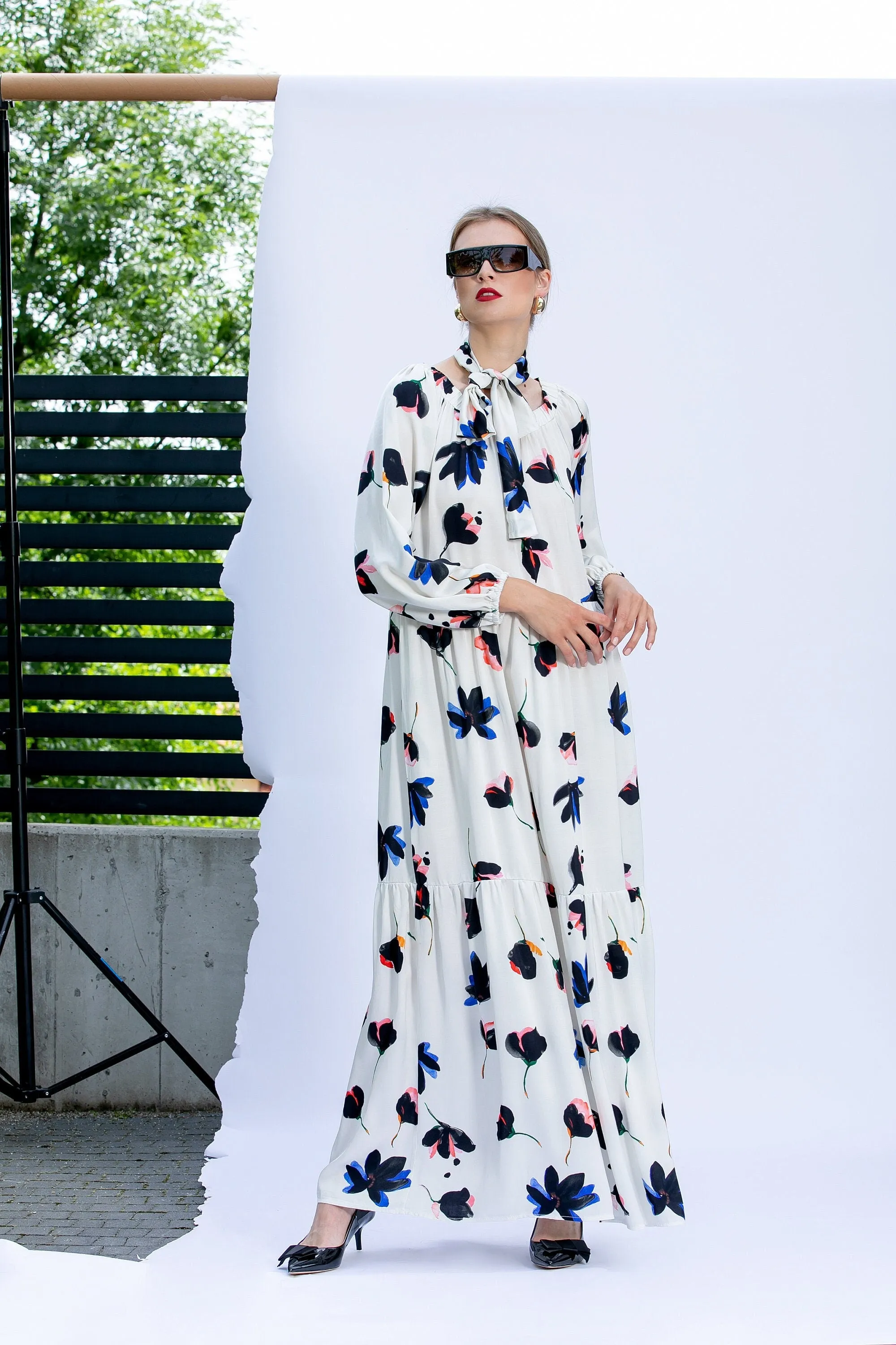 Maxi Dress with Long Sleeves and Flower Pattern, Draped Dress with Neck Ribbon, Floral Dress, Plus Size Clothing, Loose Dress with Pockets
