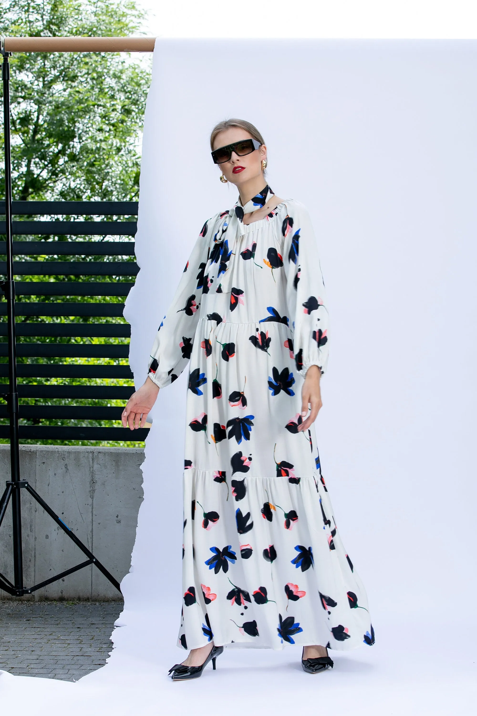 Maxi Dress with Long Sleeves and Flower Pattern, Draped Dress with Neck Ribbon, Floral Dress, Plus Size Clothing, Loose Dress with Pockets