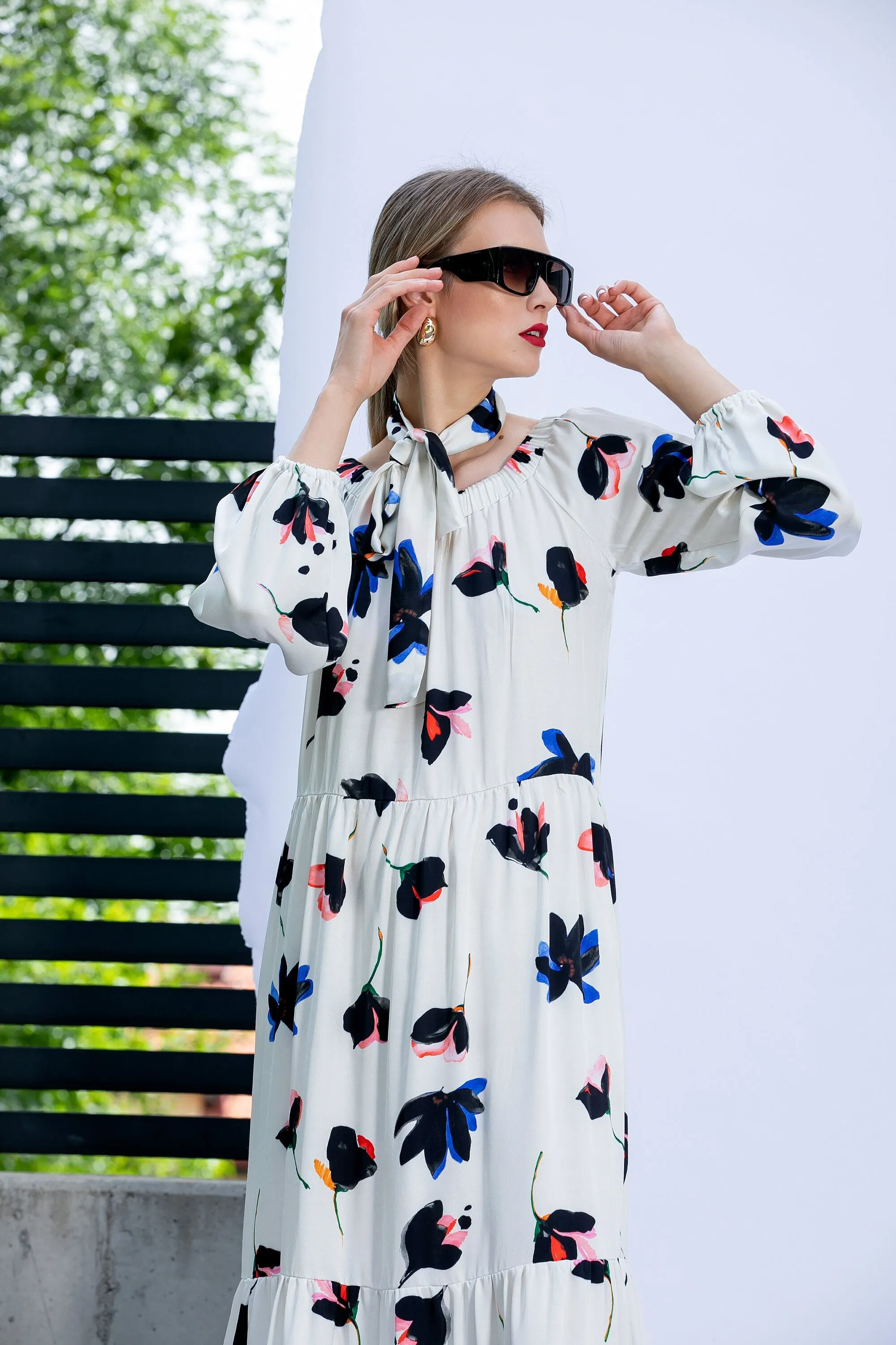 Maxi Dress with Long Sleeves and Flower Pattern, Draped Dress with Neck Ribbon, Floral Dress, Plus Size Clothing, Loose Dress with Pockets
