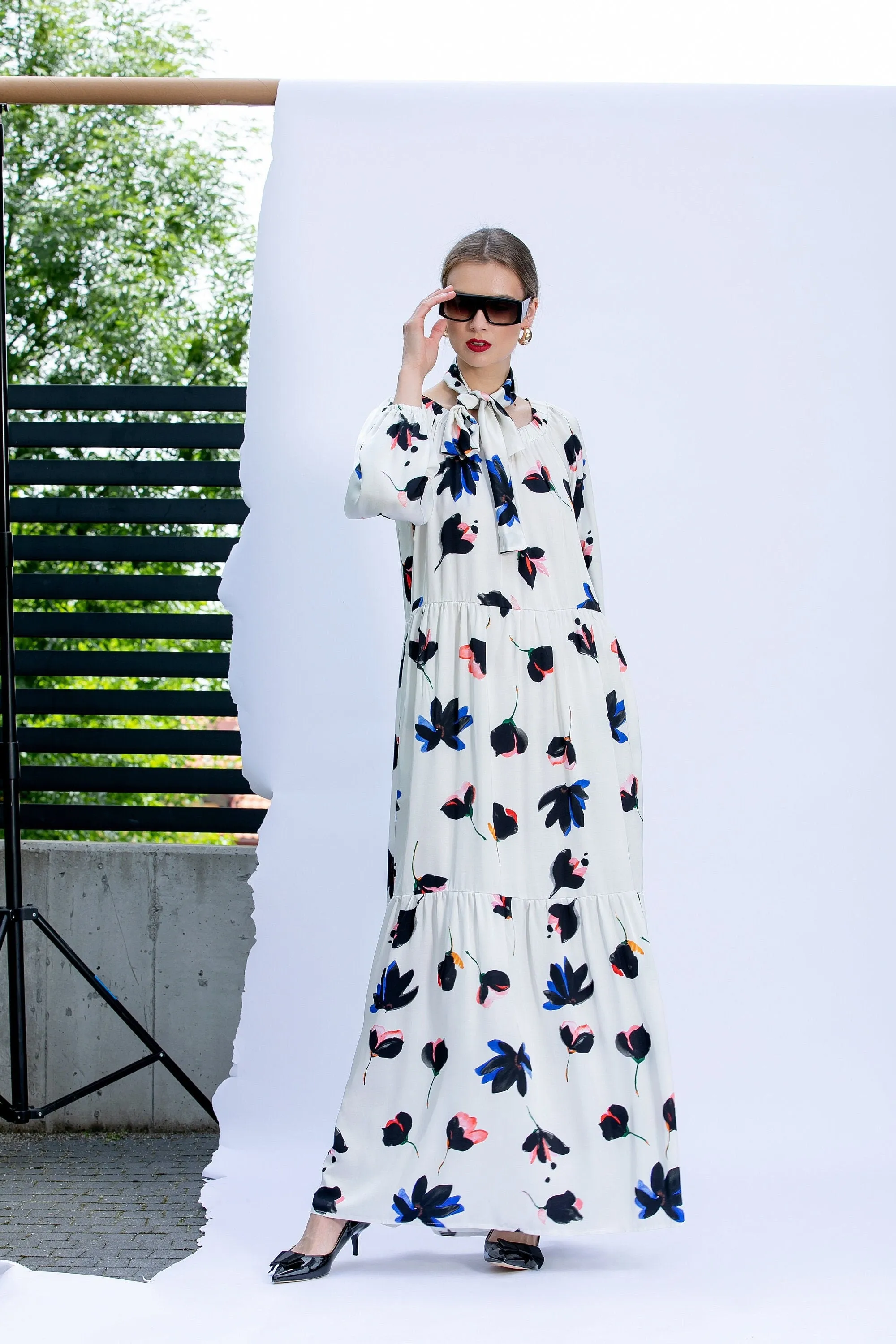 Maxi Dress with Long Sleeves and Flower Pattern, Draped Dress with Neck Ribbon, Floral Dress, Plus Size Clothing, Loose Dress with Pockets