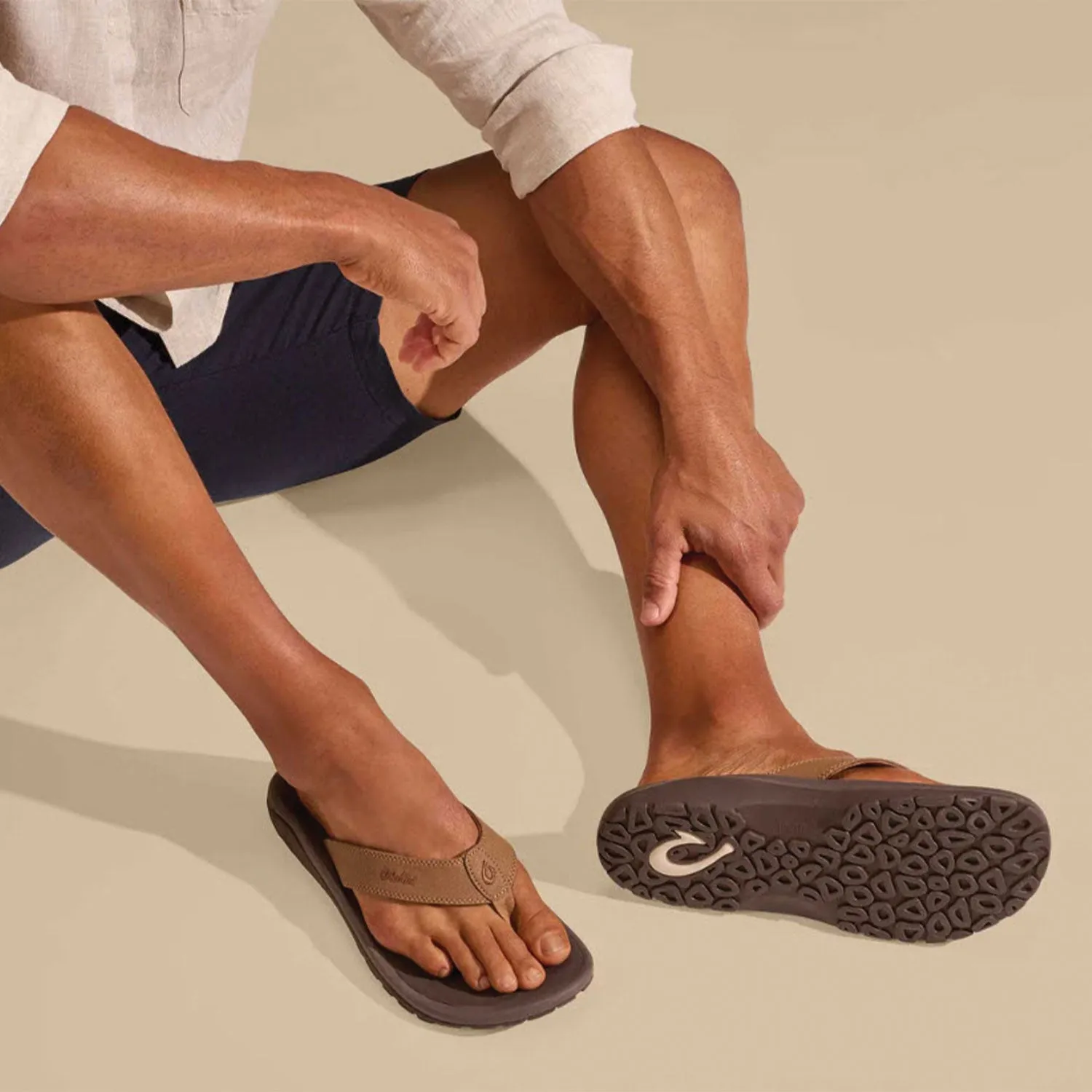 Men's OluKai Nui Dark Shadow / Charcoal Leather