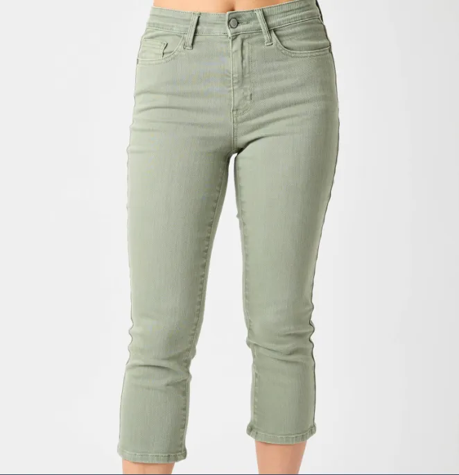 Mid Rise Garmed Dyed Capri BY JUDY BLUE