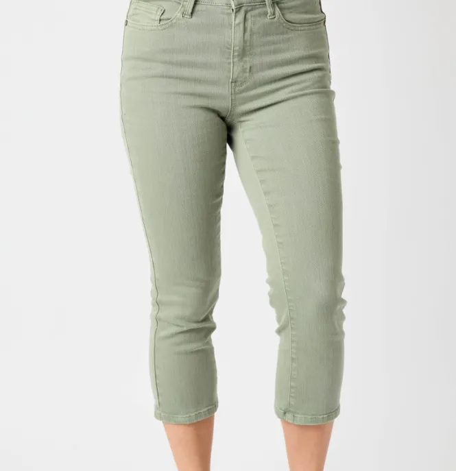 Mid Rise Garmed Dyed Capri BY JUDY BLUE