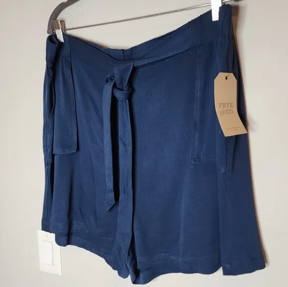 NWT Frye And Co Tie Stretch Waist Blue Rayon Shorts women's size 1X highrise