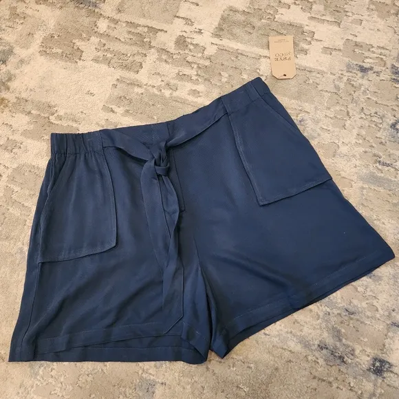 NWT Frye And Co Tie Stretch Waist Blue Rayon Shorts women's size 1X highrise